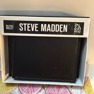 Steve Madden Classic Black Billfold Wallet